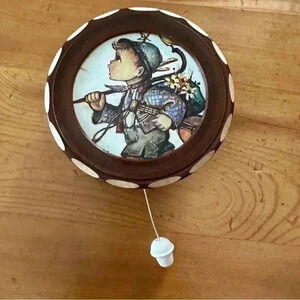 WONDERFUL ANTIQUE CARVED WOOD MUSIC BOX REUGE MOVEMENT HUMMEL HAPPY WANDERER